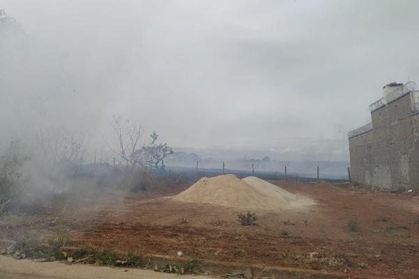 Queimadas em diversos lotes vagos no Bairro Boa Vista mudam cenário e causam transtornos