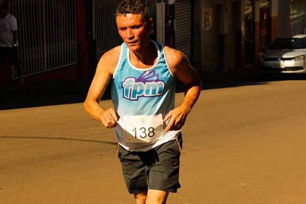 Com apoio da Faculdade Patos de Minas, maratonista vai correr a São Silvestre