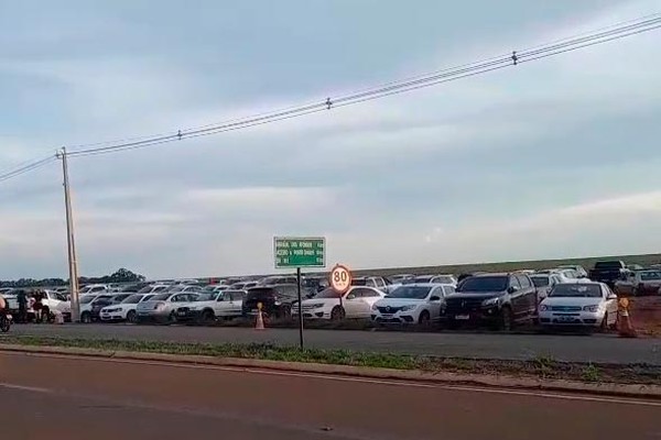 Grupo invade propriedade, monta estacionamento irregular e vira caso de polícia em Patos de Minas