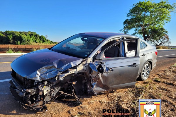 Três mulheres ficam feridas após motorista dormir ao volante e atingir caminhonete na BR 146