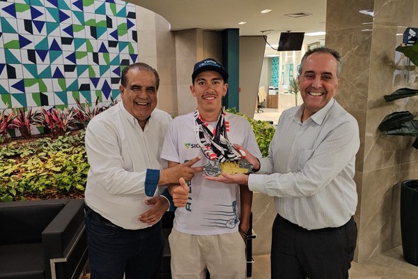 Com apoio do Sicoob Credicopa, Arthur Alves celebra o tricampeonato mineiro de ciclismo