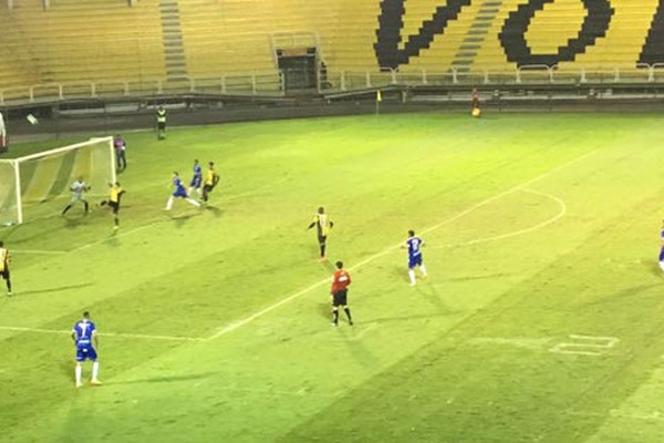 URT leva gol de cabeça no segundo tempo e perde por 1 a zero para o Volta Redonda