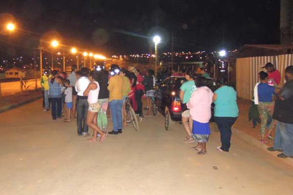 Ameaça de incêndio em conjunto habitacional aumenta a indignação de famílias beneficiadas