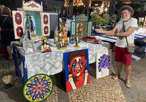 Artista barroco comercializa Arte Sacra feita a mão e faz sucesso na Fenapraça; veja ao vivo