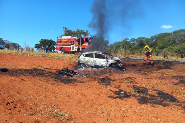 Motociclista de 44 anos morre após violenta batida frontal na MGC 354 em Presidente Olegário