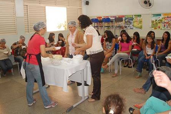 Dia da Família tem várias atividades para pais e professores em escola municipal