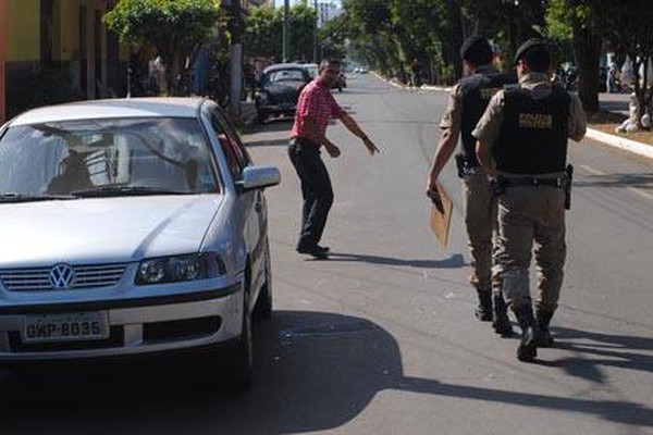 Acidente na avenida Paranaíba deixa duas pessoas feridas nesta terça-feira
