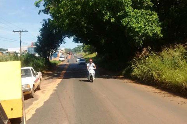 Patrol vaza óleo na avenida JK e provoca acidente com pelo menos 3 motociclistas 