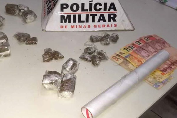 Jovem tenta despistar, mas acaba preso com 27 tabletes de maconha em Patos de Minas