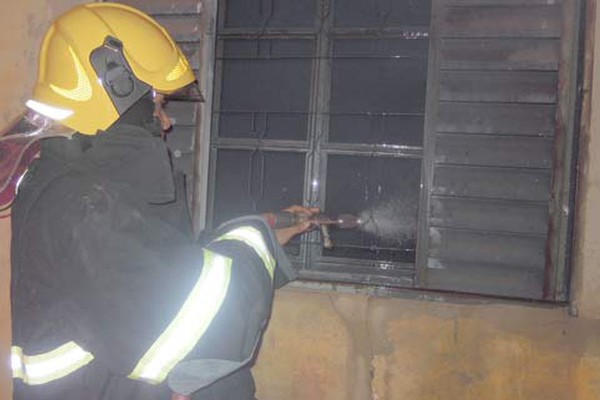 Incêndio destrói quarto de aposentada no bairro Nossa Senhora das Graças