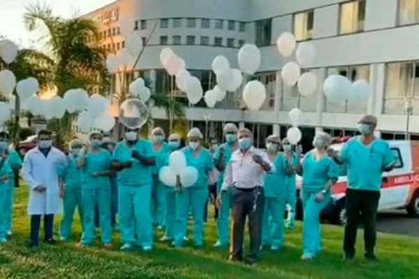 Servidores da saúde fazem bela homenagem a Breno, enfermeiro vítima da Covid-19