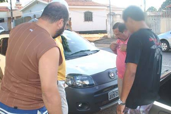 Após desentendimento em condomínio, morador atinge grávida com o carro