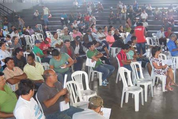 Veículos levados a leilão pelo Detran são vendidos por até três vezes o preço inicial