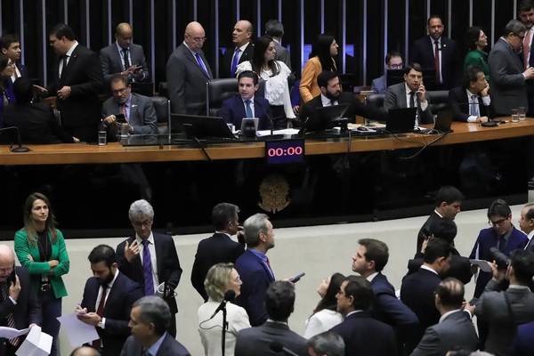 Câmara derruba voto secreto em PEC da Blindagem por falta de quórum