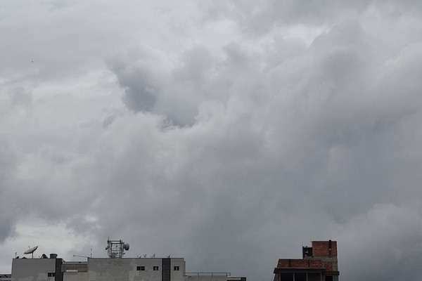 Sistema emite alerta de perigo com possibilidade de tempestade e grandes volumes de chuva