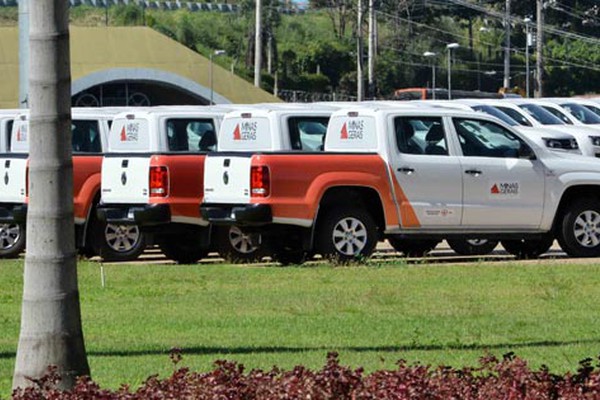 Secretaria de Educação entrega veículos novos às superintendências de ensino