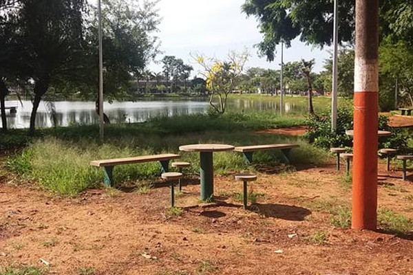 Situação de abandono do principal cartão postal de Patos de Minas deixa visitantes indignados