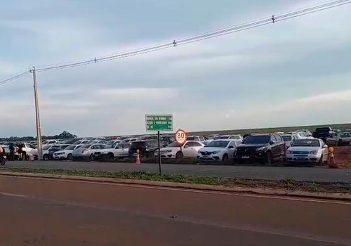 Grupo invade propriedade, monta estacionamento irregular e vira caso de polícia em Patos de Minas