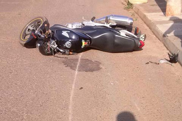 Ciclista é atingido por motociclista sem habilitação em acidente na avenida Arlindo Porto