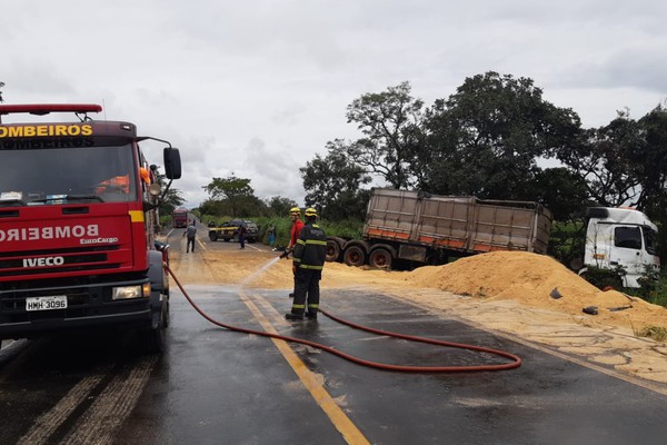 Bitrem é removido e BR 365 é liberada após mais de 15 horas de interdição