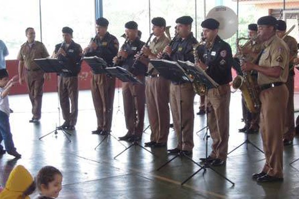 Projeto Som da Paz da Banda de Música da 10ª RPM encanta também as crianças