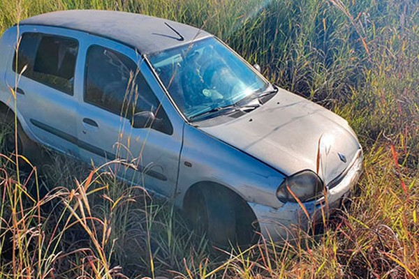 Após acidente, homem inabilitado acaba preso e carro com documento vencido apreendido na BR146