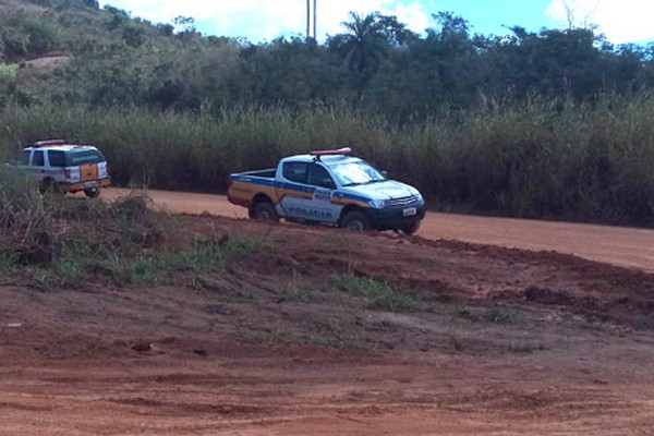 Assaltantes deixam casal de idosos amarrados em fazenda após roubarem armas, dinheiro e joias