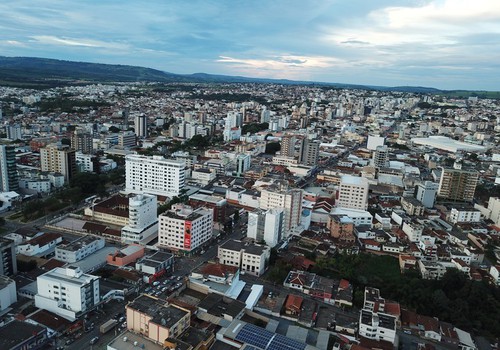 Patos de Minas fecha o primeiro semestre de 2025 com 1.265 novas vagas de emprego