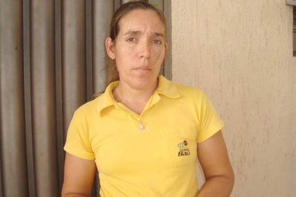Falta de papel para pedir exame nas unidades de saúde deixa doméstica indignada