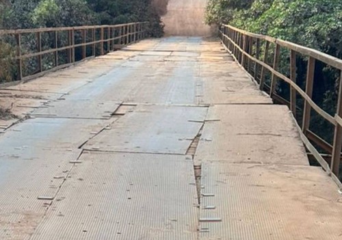 Ponte sobre Rio Paranaíba ameaça desabar e é interditada na divisa dos municípios de Patos de Minas e Lagamar