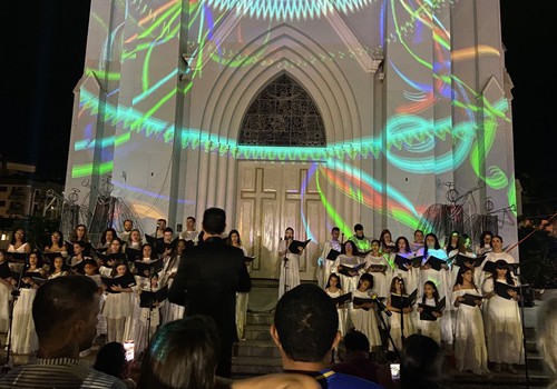 Concerto Renascer com projeção mapeada leva emoção na Catedral de Santo Antônio; veja