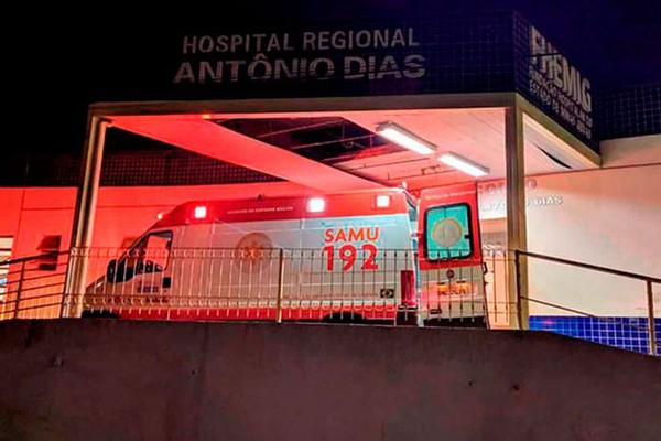 Homem é brutalmente esfaqueado ao defender a namorada de discussão em bar, em Patos de Minas