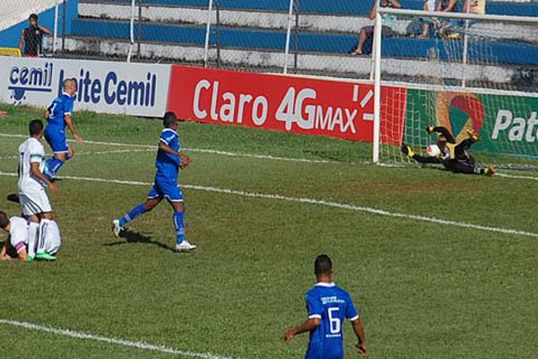 URT domina a partida, mas para no goleiro da Caldense e perde por um a zero