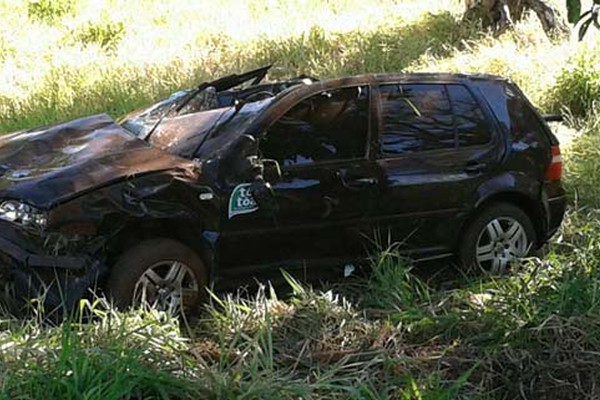 Motorista é preso por embriaguez após capotamento e PM encontra vídeo com carro a 200km/h