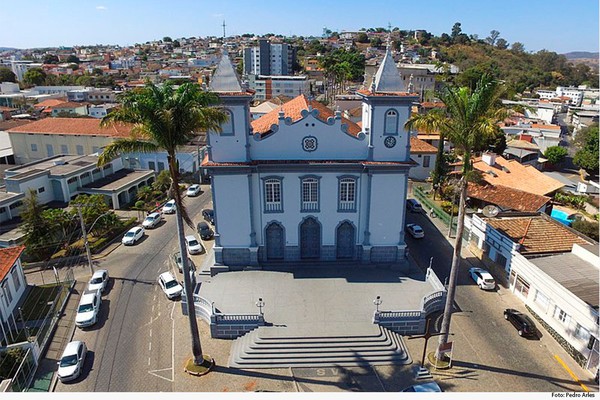 Idosa alvo de comentário humilhante em porta giratória de banco será indenizada em MG