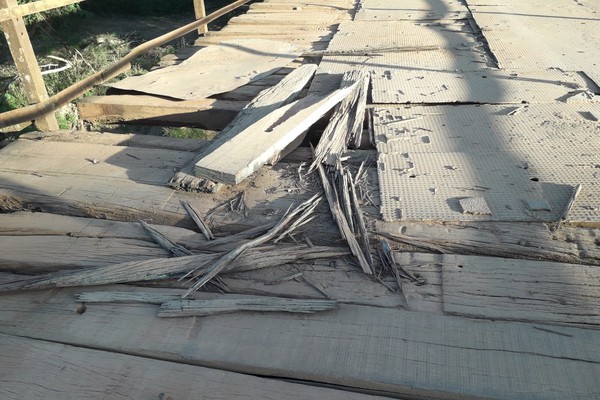 Ponte sobre o Rio Paranaíba ligando Pilar a Lagamar ameaça desabar e DER se pronuncia