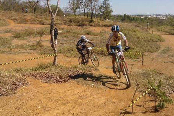 Ciclistas da região participam de Cross Country de Mountain Bike em Patos de Minas