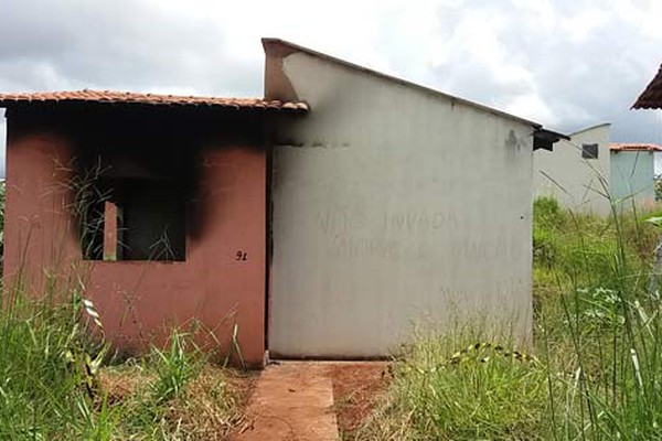 Prejuízo com depredação de conjunto habitacional no Jardim Esperança chega a R$ 1,4 milhão