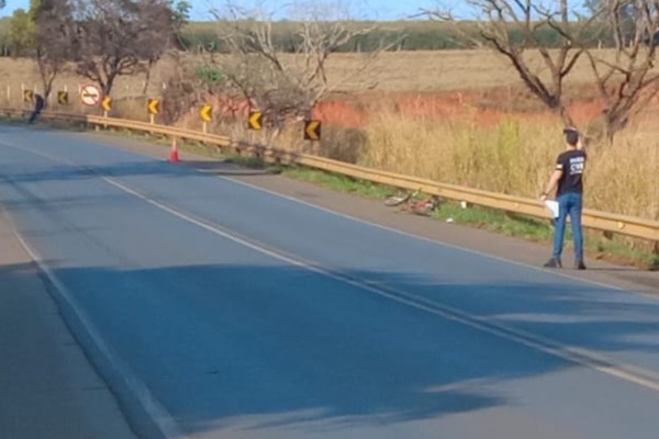 Ciclista de 58 anos morre após ser atropelado por graneleiro de cimento na BR 352, em Lagoa Formosa