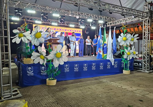 A emoção marcou a abertura da 30ª Feira da Bondade da Apae de Patos de Minas