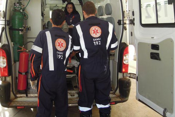 Mulher agredida com cabo de vassoura pelo companheiro tem que ser socorrida pelo Samu