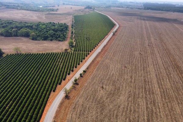 Com investimentos de R$ 1,8 milhão e parceria privada, Prefeitura inaugura asfalto da Estrada de Vieiras