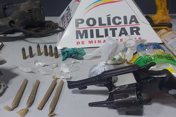 Casal é preso com arma de fogo, cocaína, crack e maconha em Patos de Minas