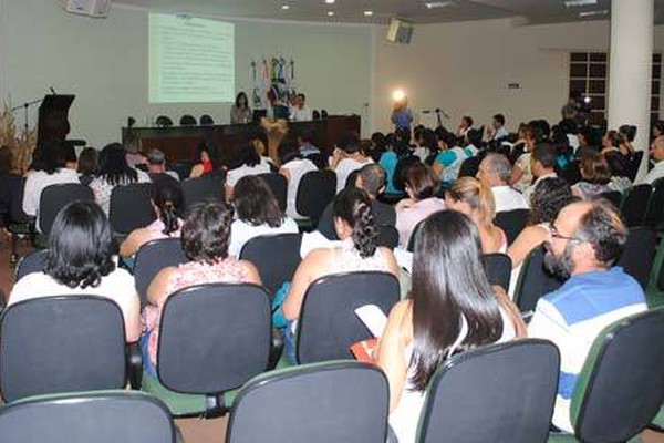 Sindicato apresenta projeto “Estudante Faz Arte da Fenamilho 2012” a diretores