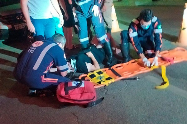 Condutora sem CNH e com sintomas de embriaguez bate em carro e acaba presa em Patos de Minas