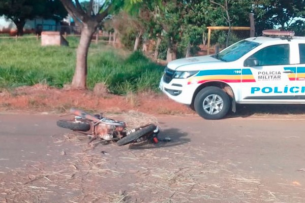 Motociclista é socorrido em estado grave após acidente na LMG 743, em Patos de Minas