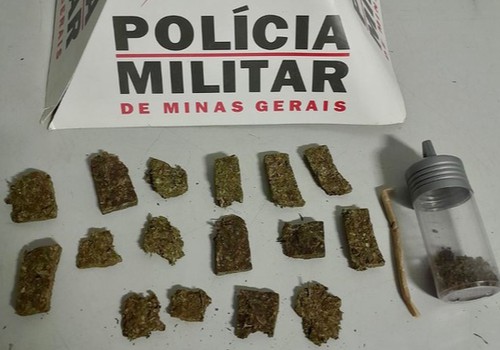 Após denúncia, jovem é preso com várias porções de maconha no Bairro Caiçaras