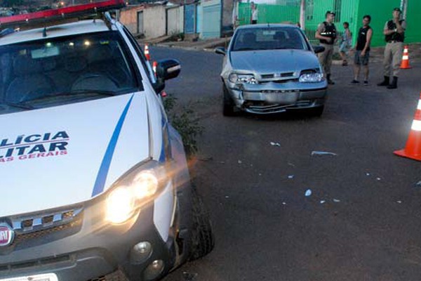 Viatura da PM se envolve em acidente com motorista inabilitado no Jardim Esperança