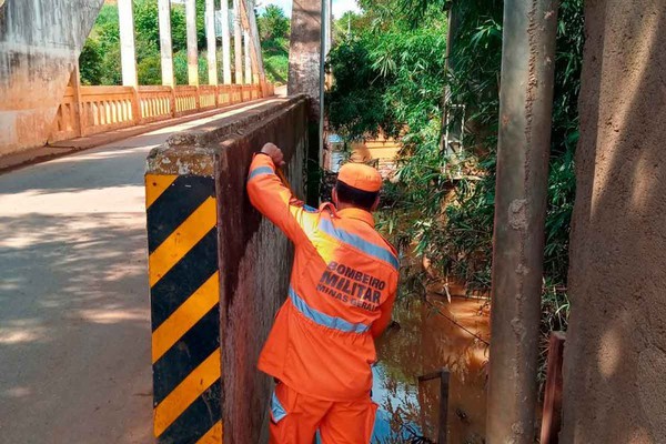 Rio Paranaíba baixa 23 centímetros, porém 364 patenses continuam fora do lar