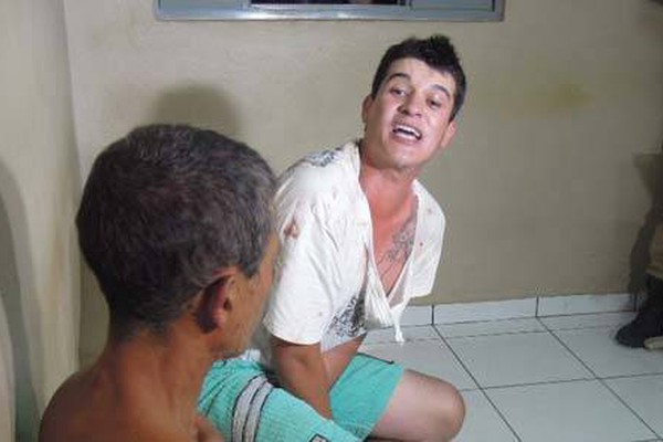 Jovem com mais de 250 pedras de crack reage, cospe, mas acaba preso